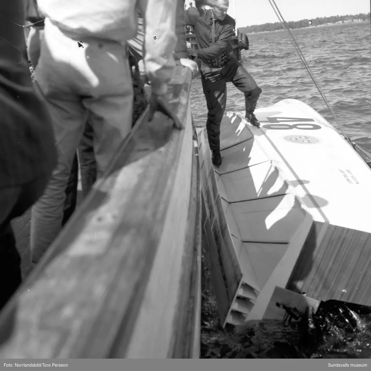 Den specialbyggda båten Gepard går runt på Öregrund dagen före tävlingen Roslagsloppet.