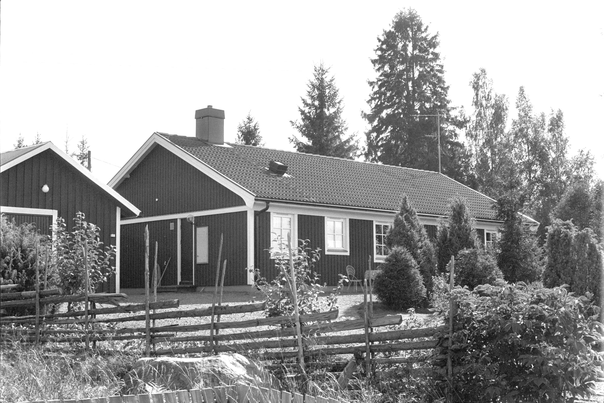 Bostadshus och garage, Klivinge 4:12, Rasbokils socken, Uppland 1982