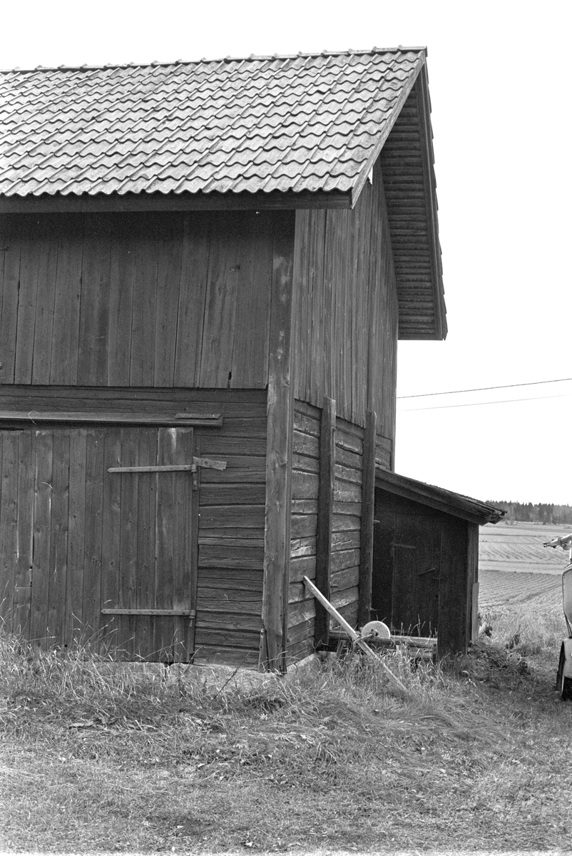 Ladugård/lada, Helgesta 2:3, Talltorpet, Skogs-Tibble socken, Uppland 1985