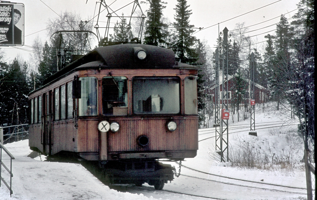 A/S Holmenkolbanen. Tryvannsbanen. Lillevann stasjon. Vogn 204, type 1934 (NEBB, Skabo). Ekstravogn.
