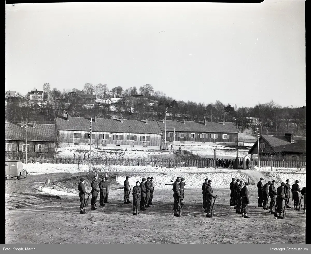 Soldater oppstilt på Steinkjersannan  II