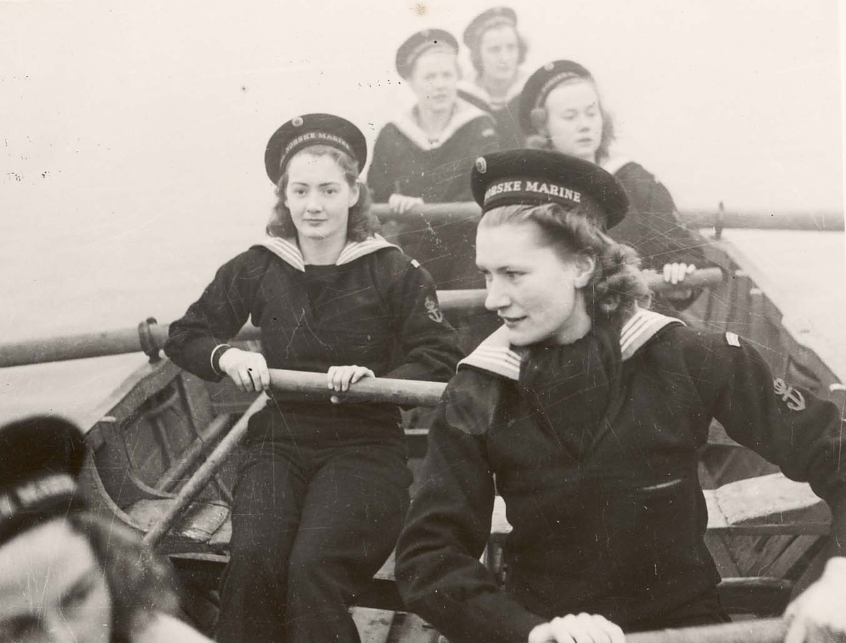 Motiv: Marinens Kvinnekorps 1942-1945 Kurs 2-1942 Roøvelse