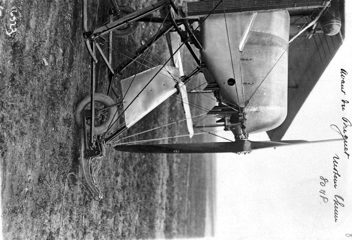 Ett fly på bakken, Breguet R.1. Detaljfoto av neseparti.