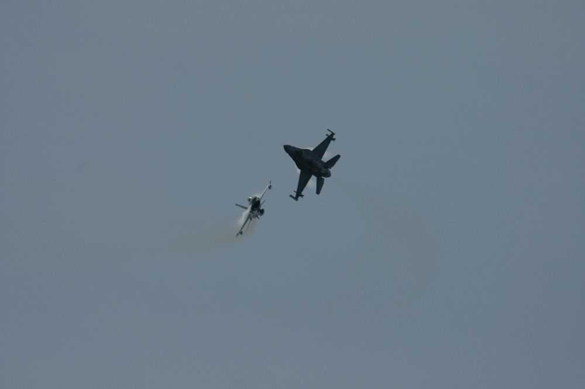 To fly i lufta. F-16.