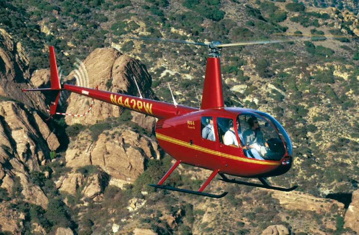Ett helikopter, 2003 Robinson Helicopter Company R44 II, N442PW.