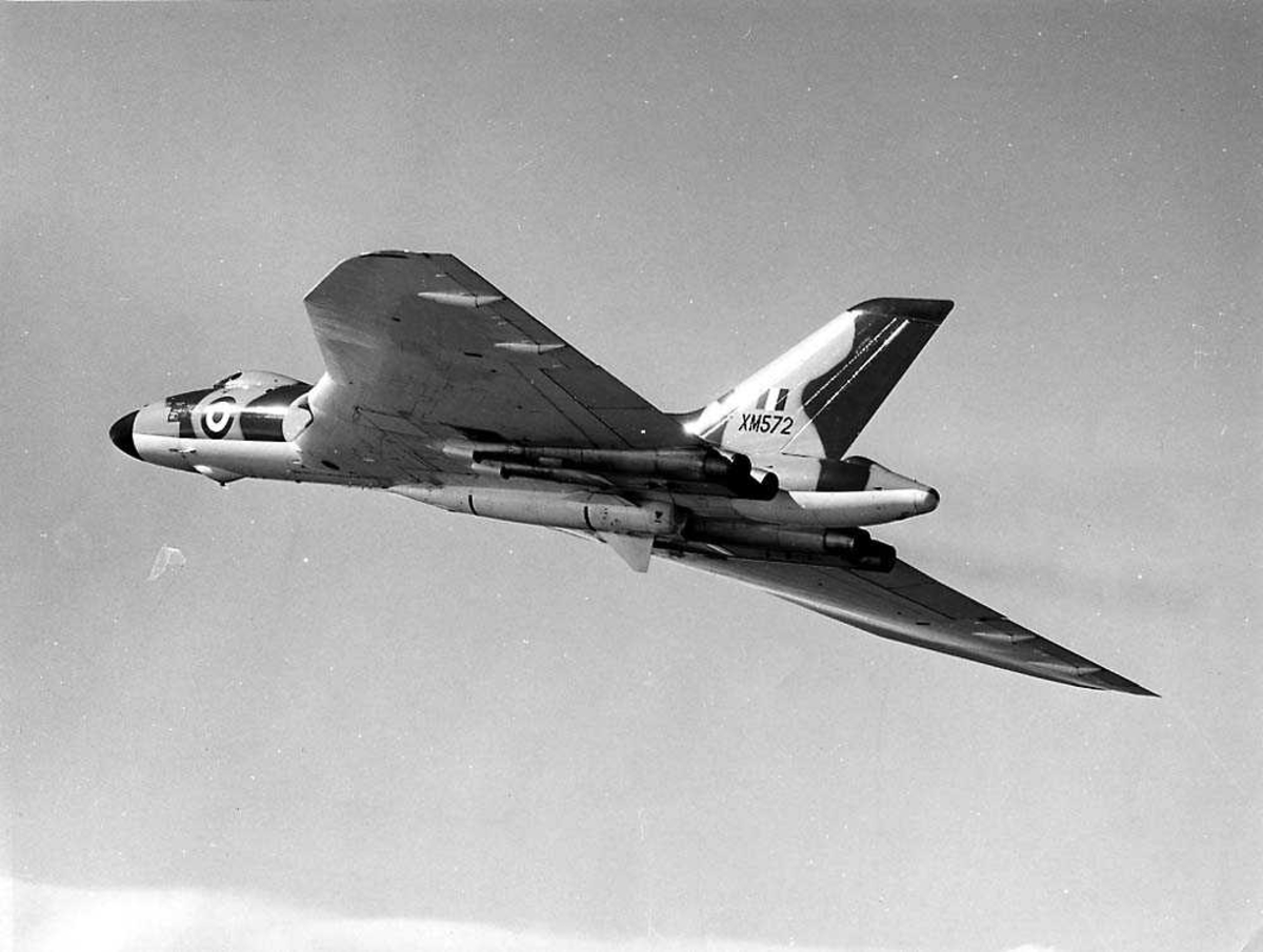 Luftfoto. Ett fly i luften, Avro 69 Vulcan XM572.