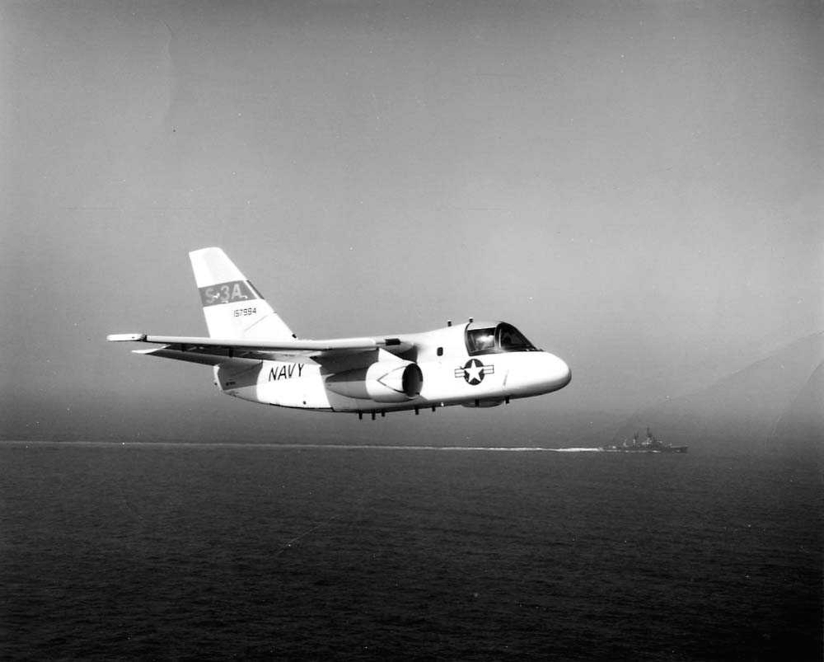 Luftfoto. Ett fly i luften, Lockheed S-3 Viking.