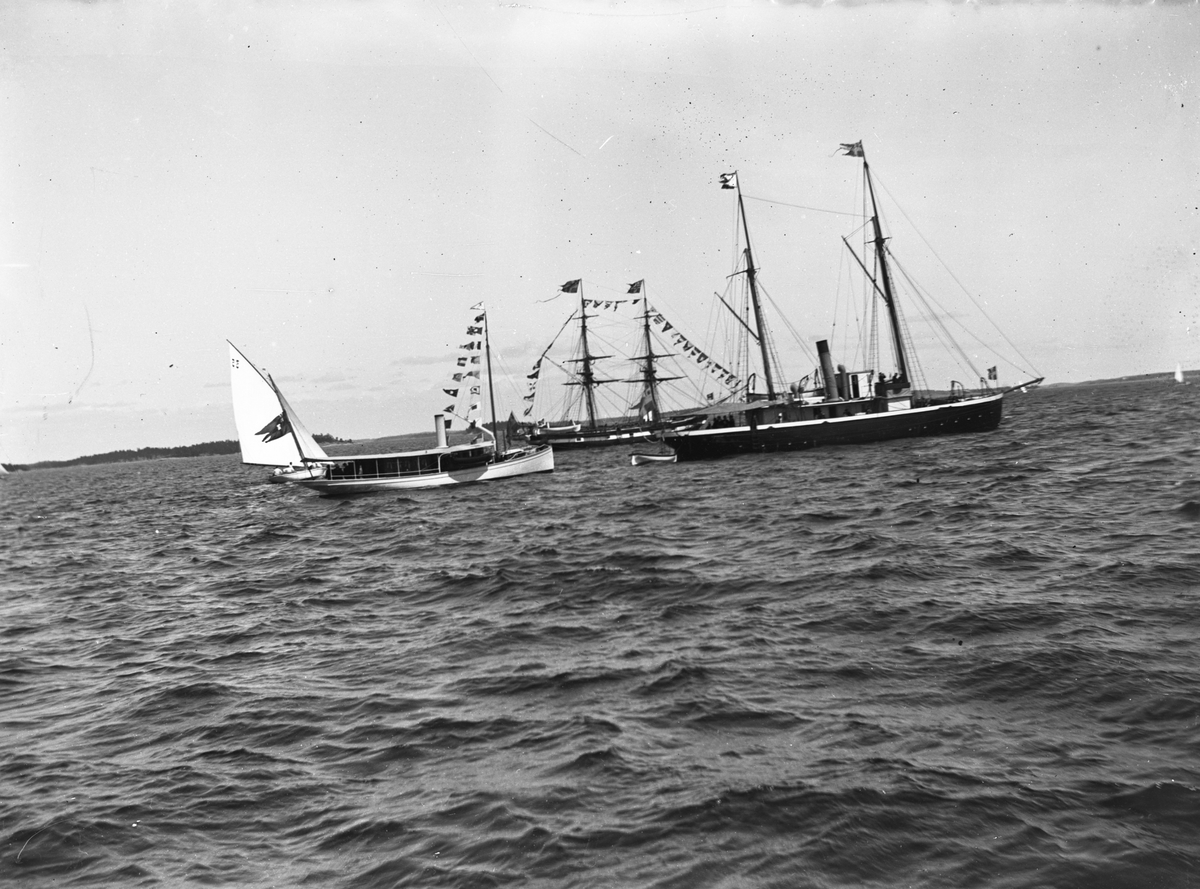 Briggen Falken samt en Ångslup och Kanonbåt