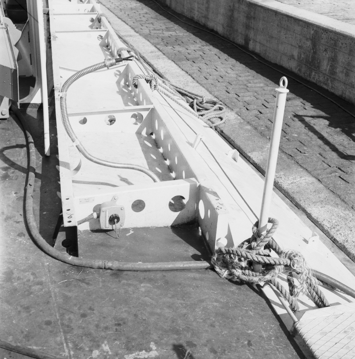 T44, T45 torpedbana på däck