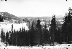 Skimter Hvalstad jernbanebru, Asker, Akershus.
Hvalstad set