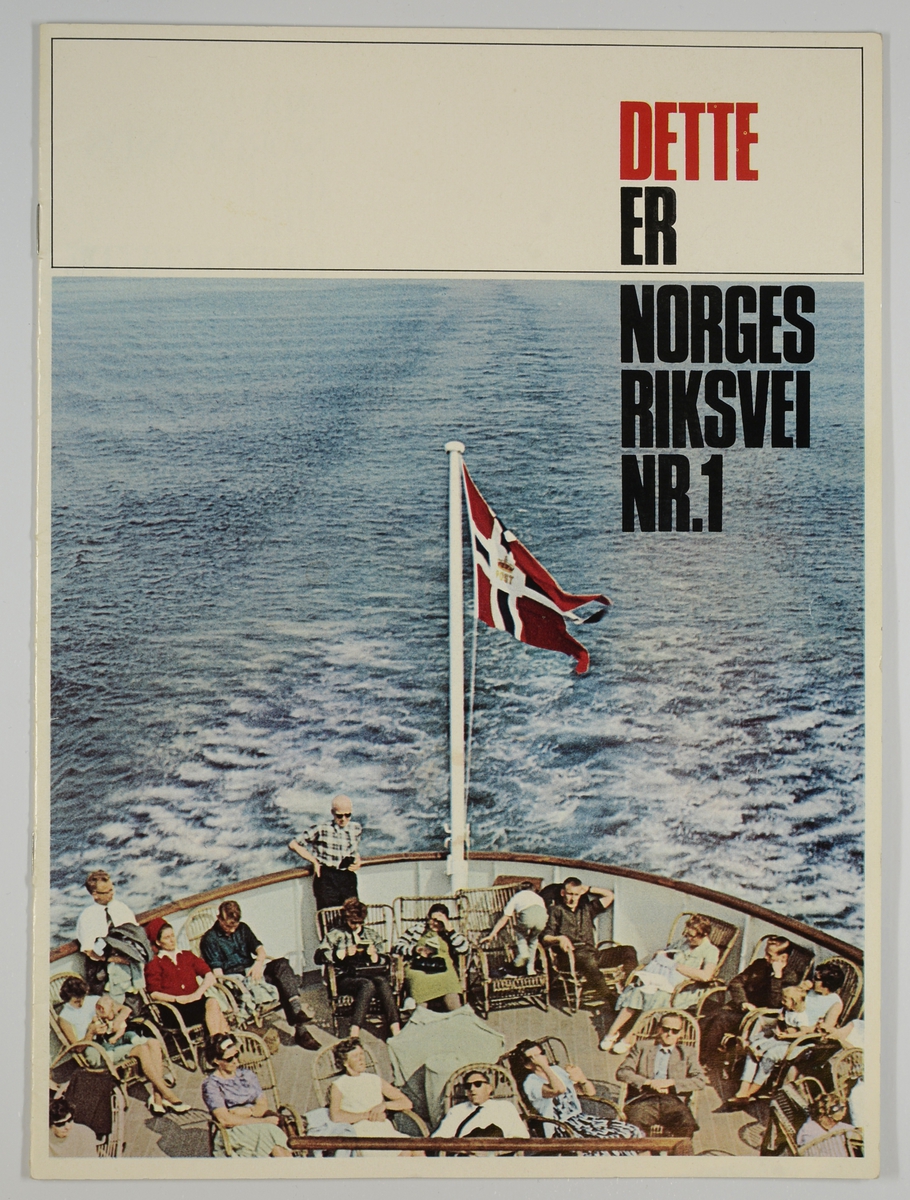 8- siders stiftet hefte som omhandler reiser med Hurtigruta satt i et historsk perspektiv.