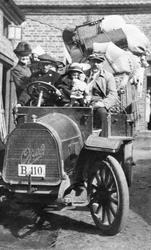 Med flyttelass på vei til sommerbolig i Høysand, Skjeberg ca