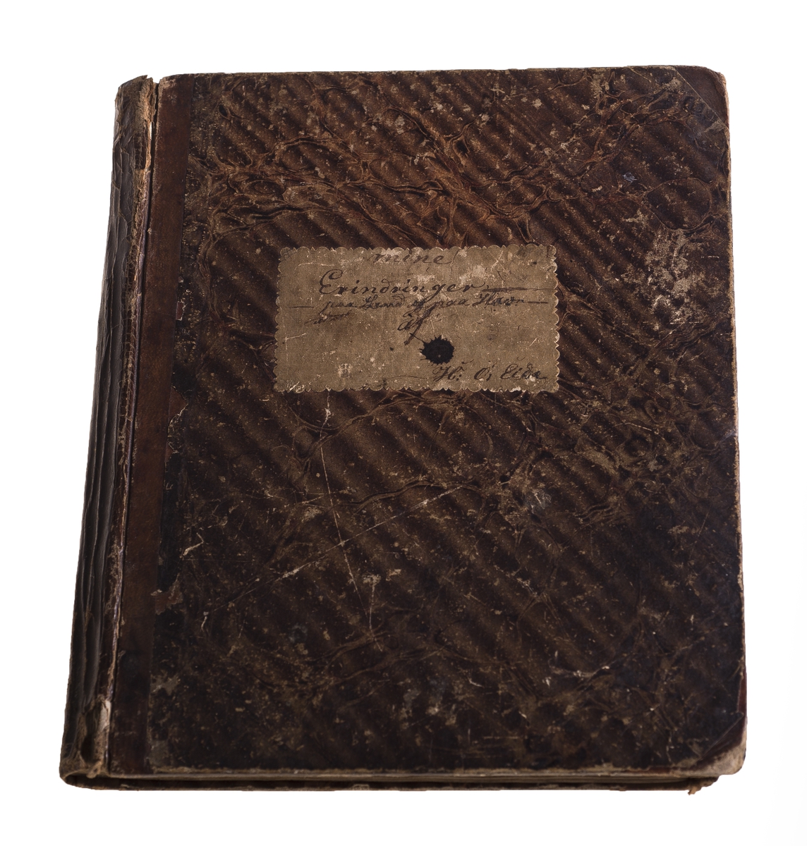 Bundet rektangulær bok. Håndskrevne erindringer fra 53 år tilsjøs og 33 år som skipsfører.