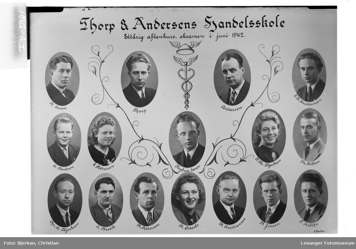 Thorp & Andersens Handelsskole. Ettårig aftenkurs, eksamen i juni 1942.
