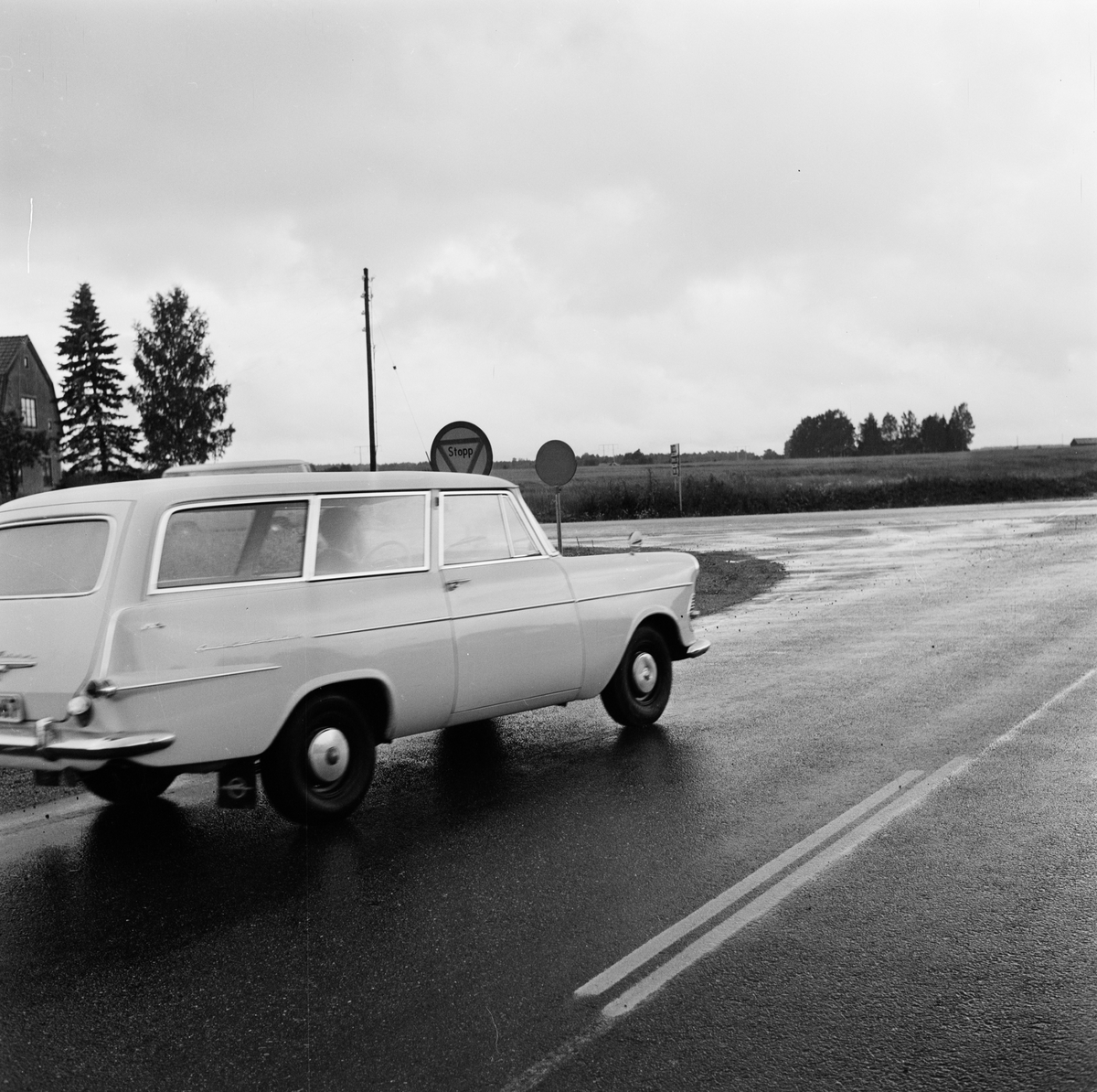 Stoppskyltar i Tierp, Uppland, sannolikt 1965