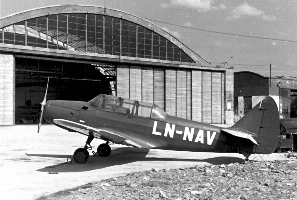 Lufthavn 1 fly på bakken, Fairchild Cornell PT-19A-FA LDB 173 LN-NAV fra Lillehammerfly A/S.