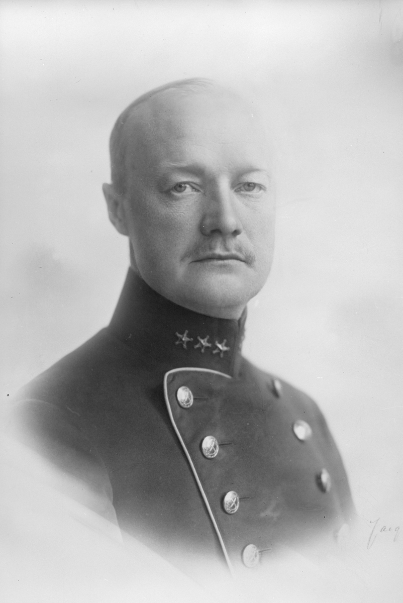 Porträtt av militära flygpionjären, kapten Ove Sylvan från Generalstaben.