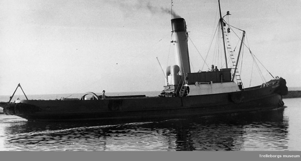 Bogserbåten Trelleborg SJ i hamnen.Den var i verksamhet år 1909-1966.