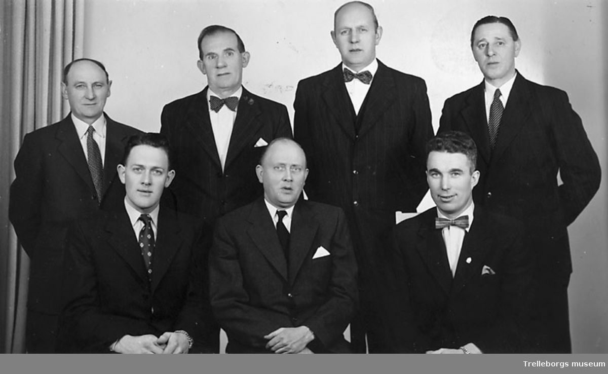 Murareförbundets styrelse. På bild från vänster: - stående: Albin Larsson, Hilding Nilsson, Verner Jönsson och Hilding Frid. - sittande: A. Fridsberg, Louis Westman och Gunnar Hansson.