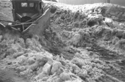 Snøbrøyting i Nedre Grønnevoldsgate, dagens Strandgate i Ham