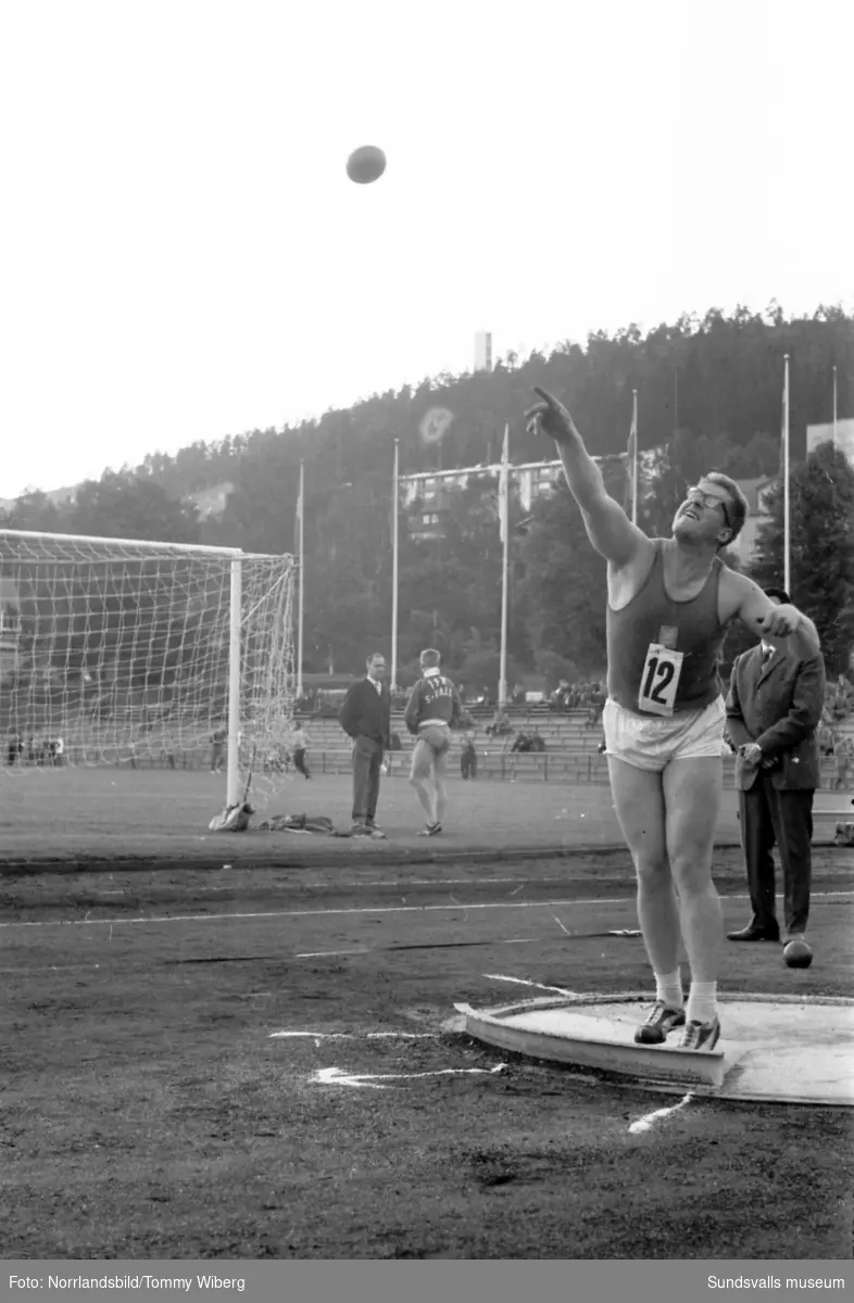 Bilder från Augustispelen i friidrott i Idrottsparken 1960.