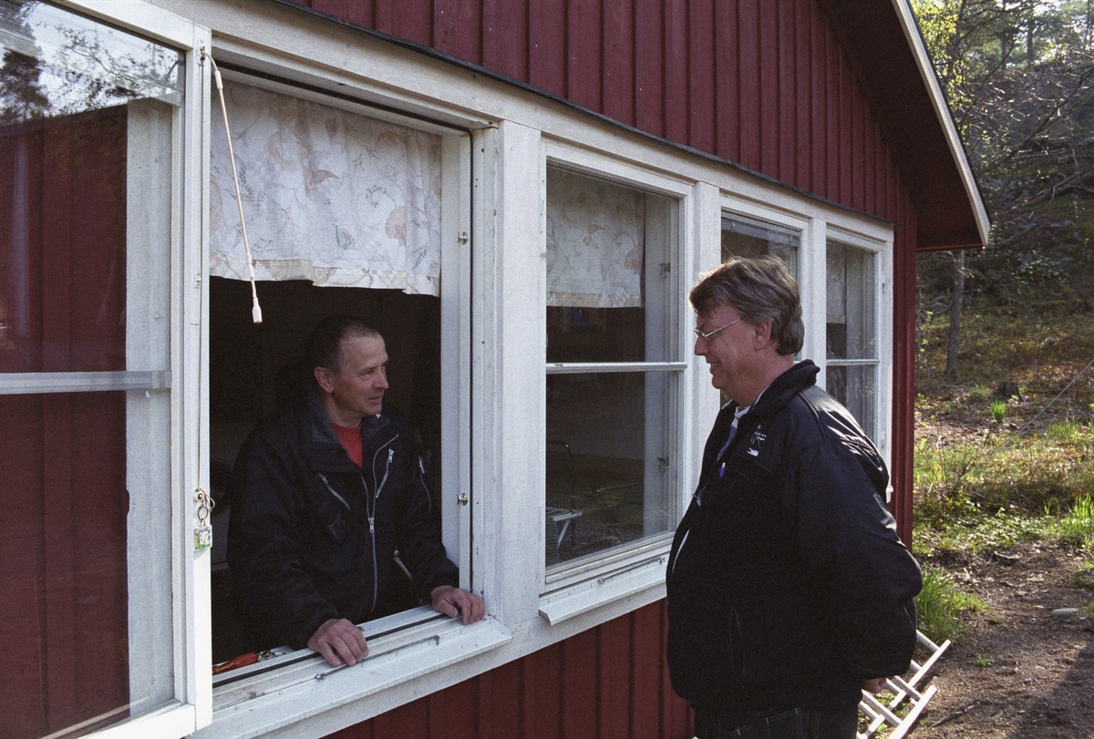 Skärgårdsprojektet 2003-2004
Fotodatum 6 maj 2004
"Ersan" och Bo Andersson, elektriker vid "nybygget" Ingmarsö