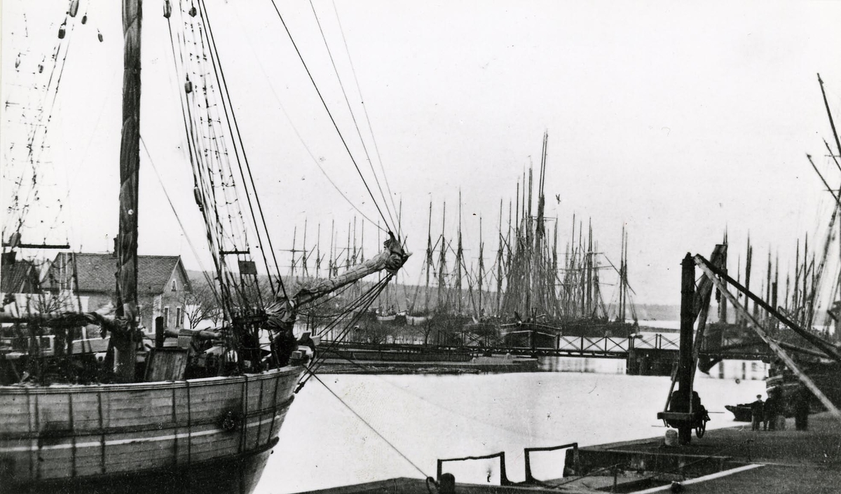 Hamnen i Vänersborg d. 15 maj 1867.