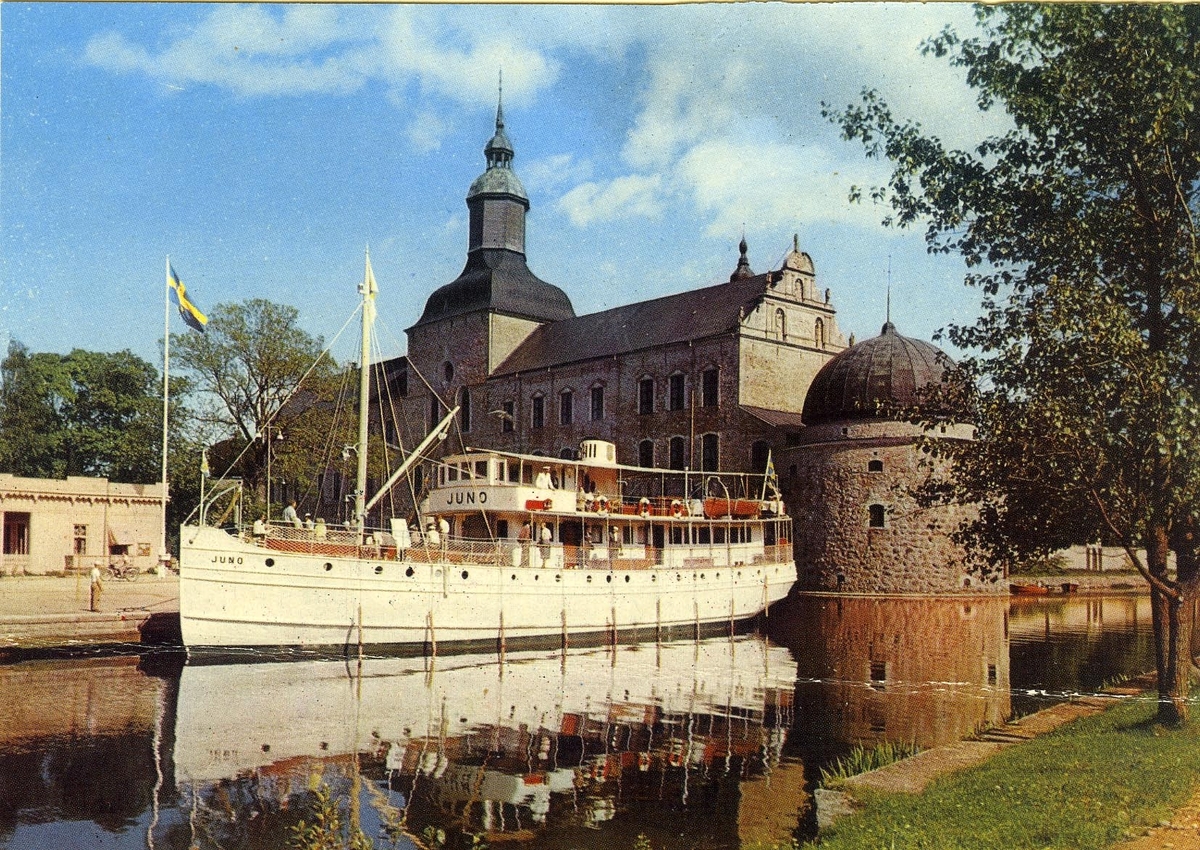 Hamnen med Vadstena slott i bakgrunden.