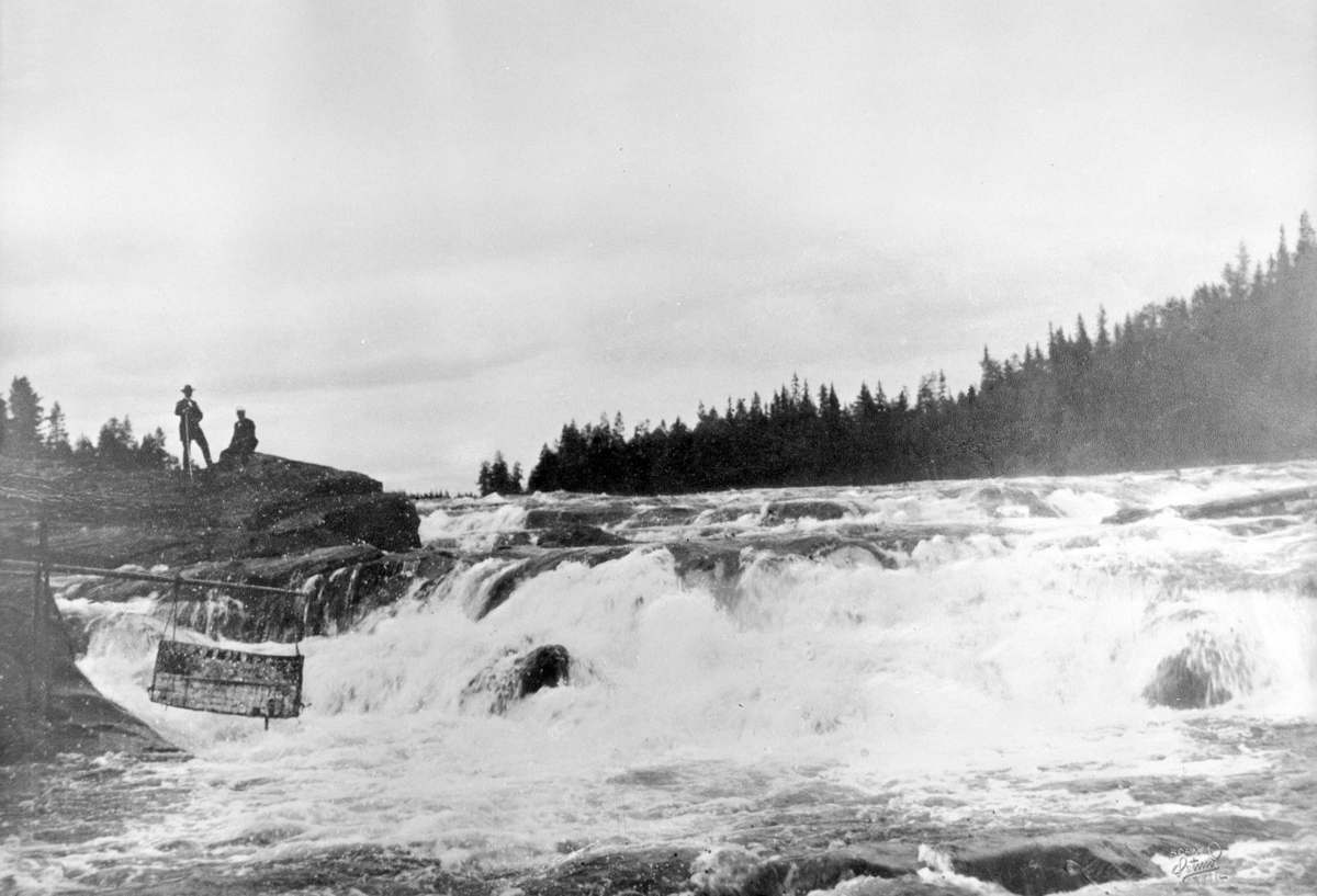 Laksefiske i Sankilfossen i Trysilelva. Trysil. - Anno Domkirkeodden ...