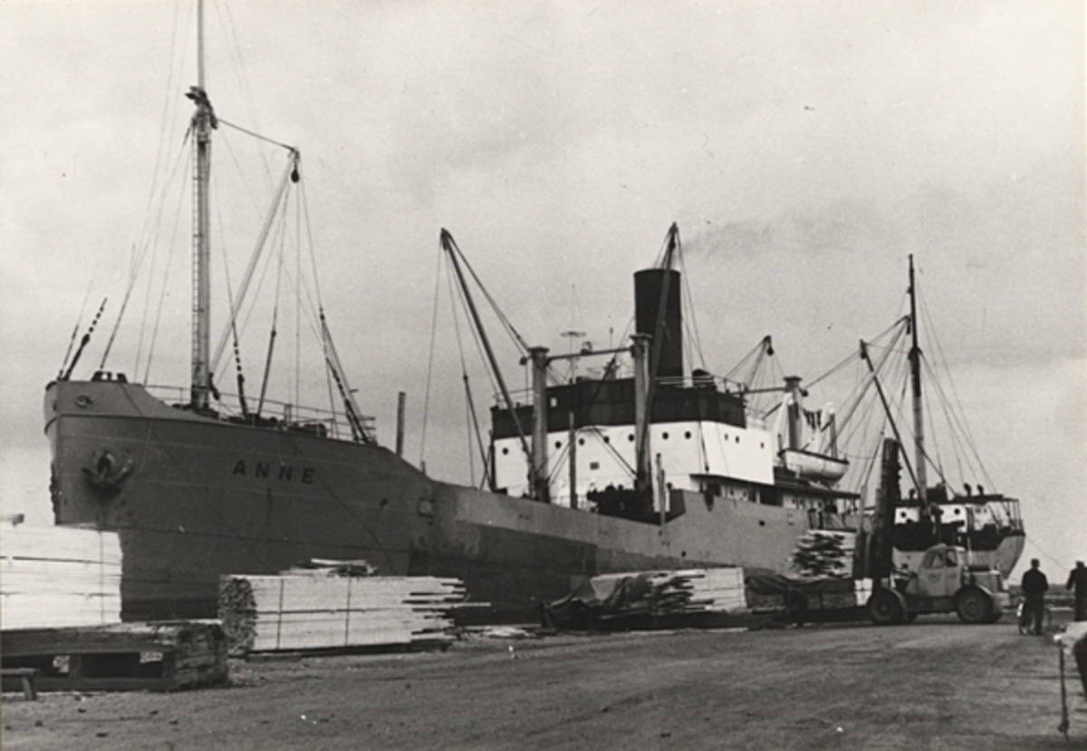 Ångfartyget ANNE inköptes efter andra världskriget. Foto 26.7.1962 i Panteniemi vid Uleåborg i Finland.