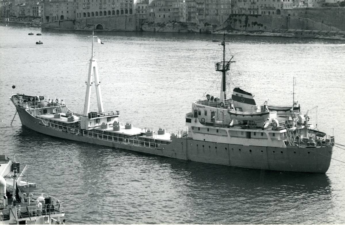 Ägare:/1962-75/: S.S.S.R. - Soviet Danube Shipping Co. Hemort: Izmail.