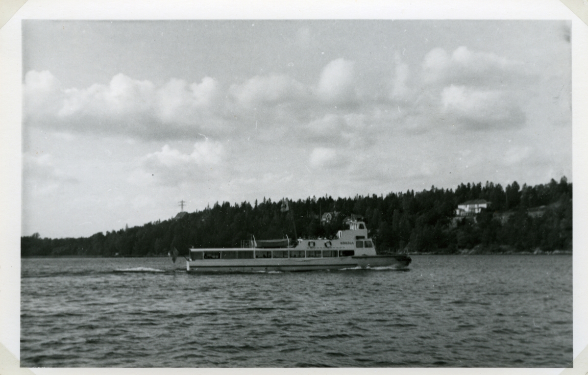 Fotodatum: augusti 1952. Lidingölandet vid Högberga i bakgrunden.