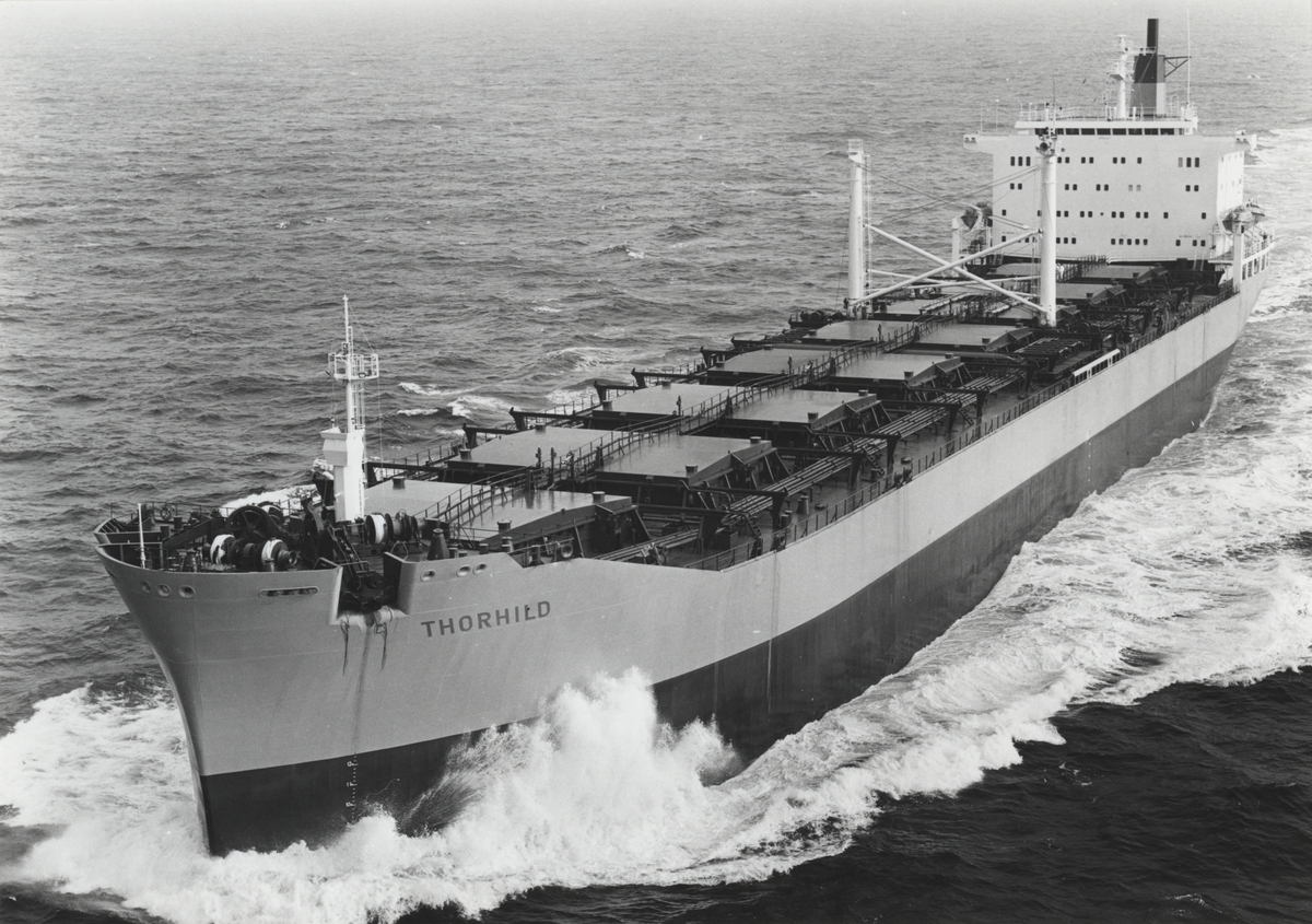 "M/S THORHILD av Grimstad. Fartyget är ett kombinerat malm-bulk-tankfartyg (OBO) med dödvikt av 54.600 metriska ton."