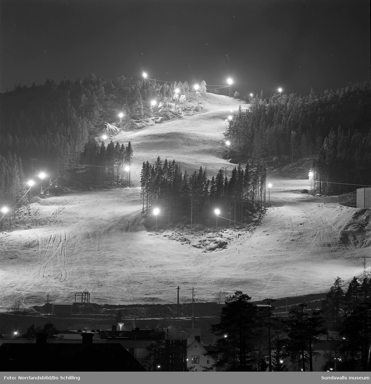 Kvällsbild av Nolbybacken i Kvissleby.