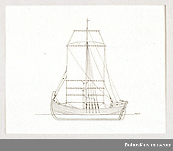 Montering/ram: Passepartout av tunn grå kartong; 55 x 66 cm, Norsk råsegelsjakt från Nordfjord, byggd 1881.
Övrig historik se UM72.26.001.
