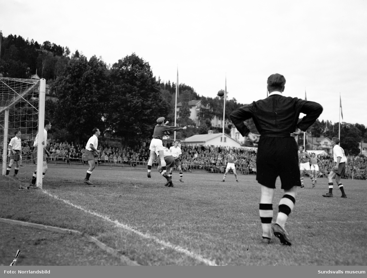 Fotbollsmatch, GIF Sundsvall-Västerås, i Idrottsparken.