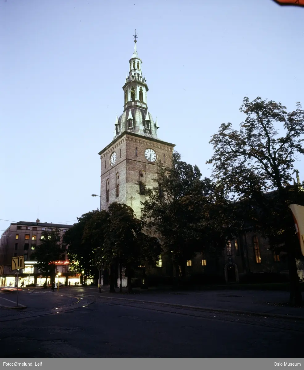 Oslo Domkirke, forretningsgård