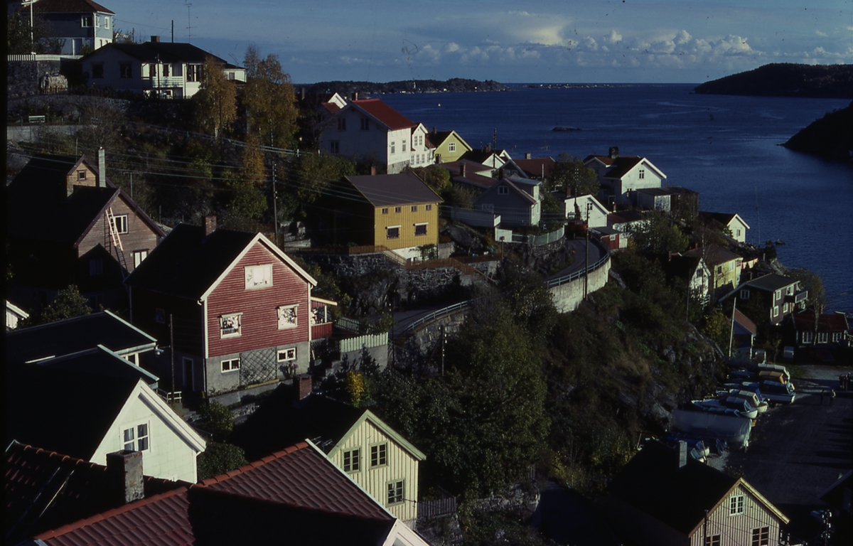 Utsikten Oktober 1980. Ser Høyåsen og Tallakshavn. Kragerø