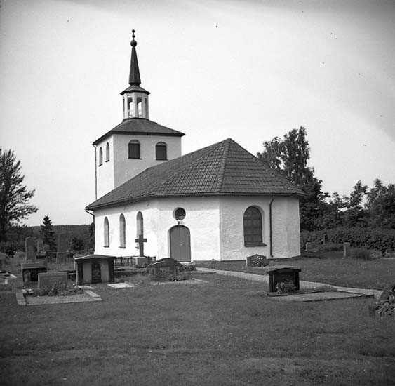 Sanne socken. Sanne kyrka, kyrkogård och gravstenar.
