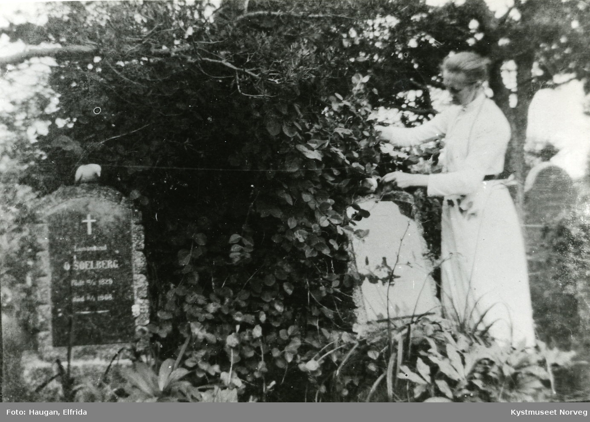 Signe Solberg på kirkegården