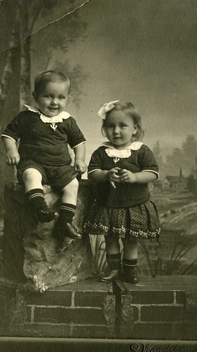 To barn hos fotografen, ca. 1930-50