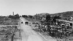 Ruiner langs Storgata i Bodø, etter bombing i 1940.