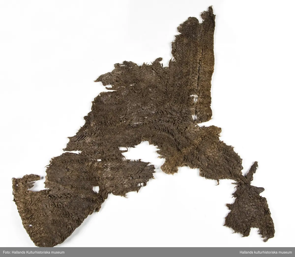 Arkeologiskt föremål. Fragment av en socka i nålbindning. 