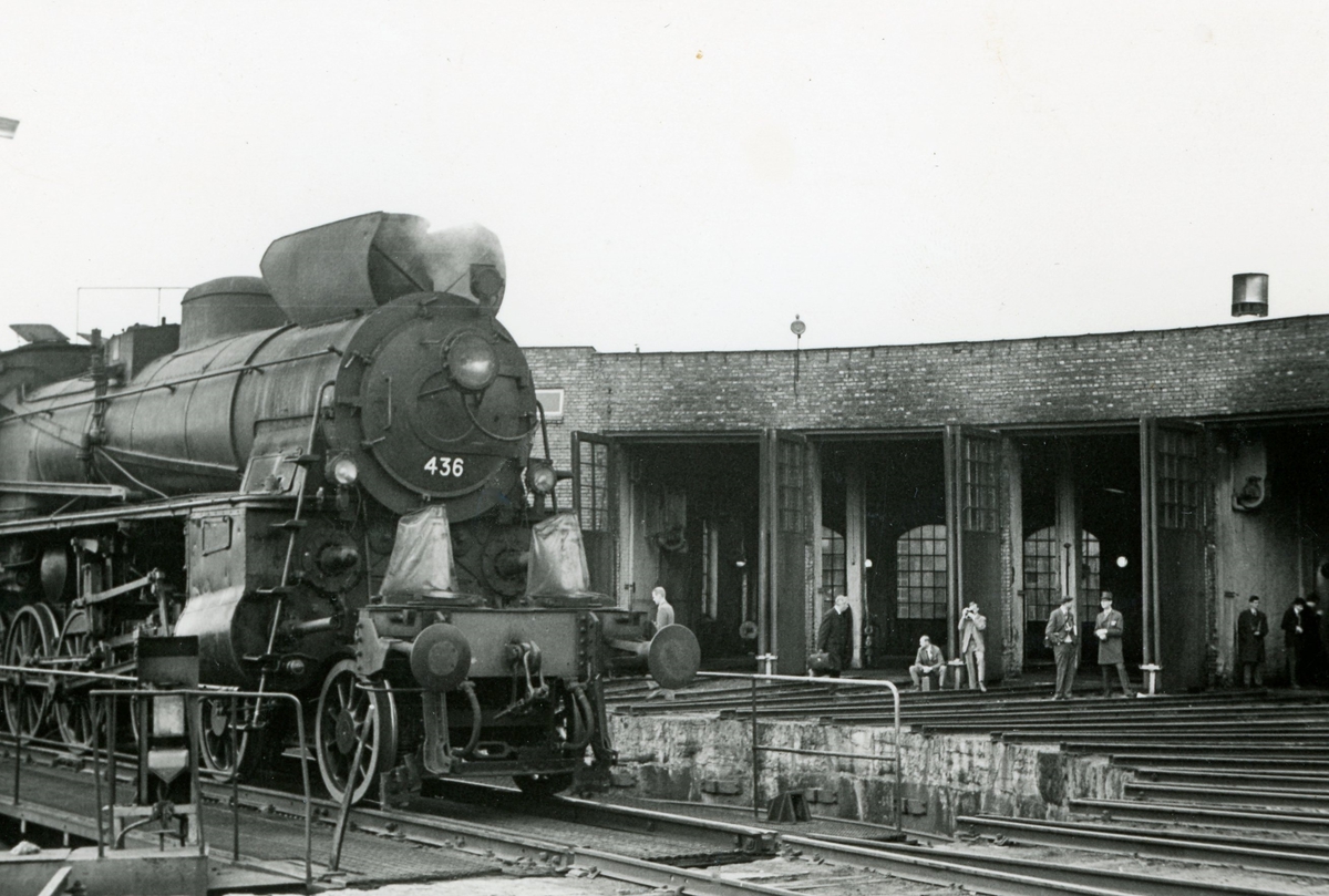 Damplokomotiv type 26c nr. 436 på Hamar stasjon. Lokomotivet er trukket frem for fotografering i forbindelse med Svenska Järnvägsklubbens veterantogstur.