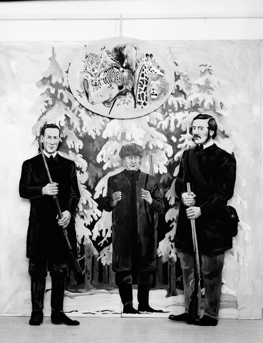 Namibiautställningen: Träfigurer. Charles John Andersson, Axel W Eriksson, Llewllyn Lloyd. Målning: Per Anders Nilsson. Vänersborgs Museum