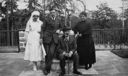 Wilhelm August Thams, hans kone Eugenie, yngste sønnen, Wilh