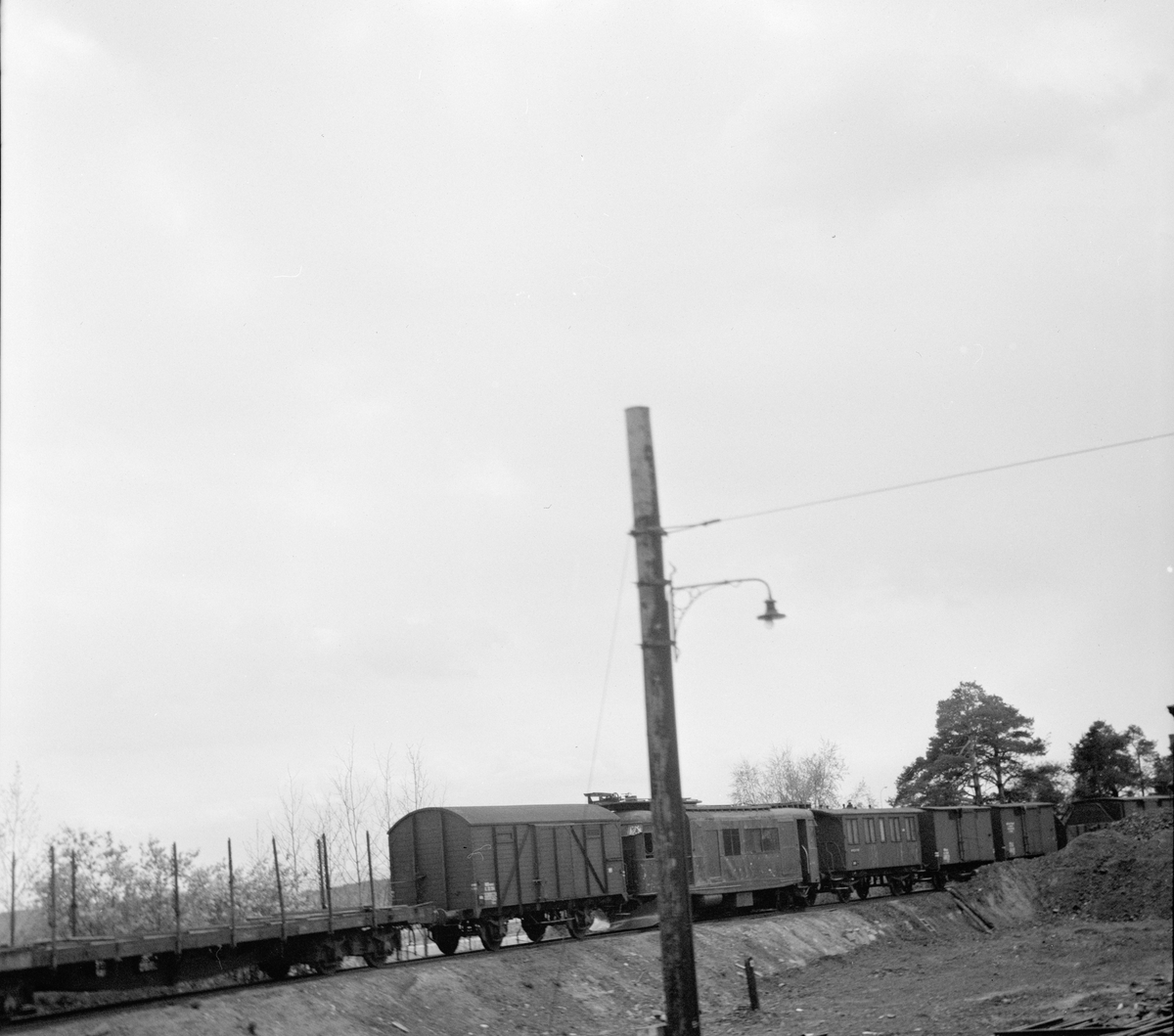 Diverse hensatte og utrangerte jernbanevogner på Hamar stasjon