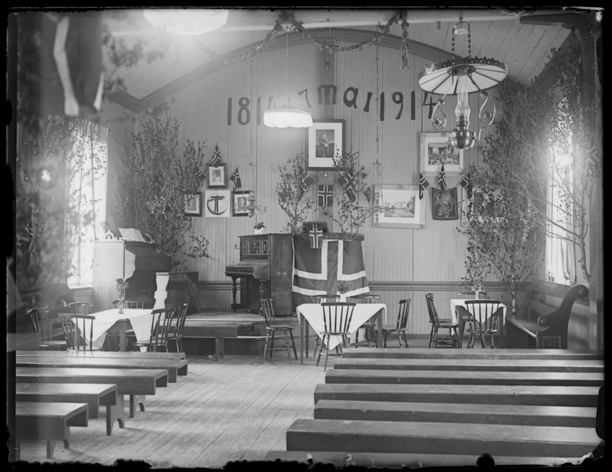 Bedehuset i Vardø pyntet til festmøte i anledning 17. mai 1914