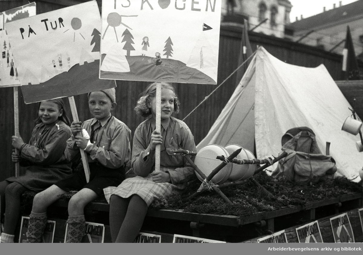 1. mai 1948, Oslo Framlag. Parole: På tur i skogen.