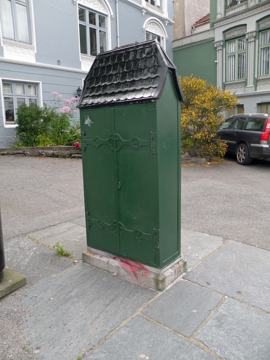 Fordelerskap i Bergen, laget av jern i nasjonalromantisk stil/jugend.